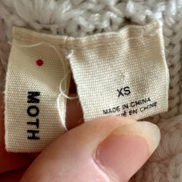 ANTHROPOLOGIE Ivory sweater with scalloped edges at neck, sleeves, hem - Picture 7 of 7